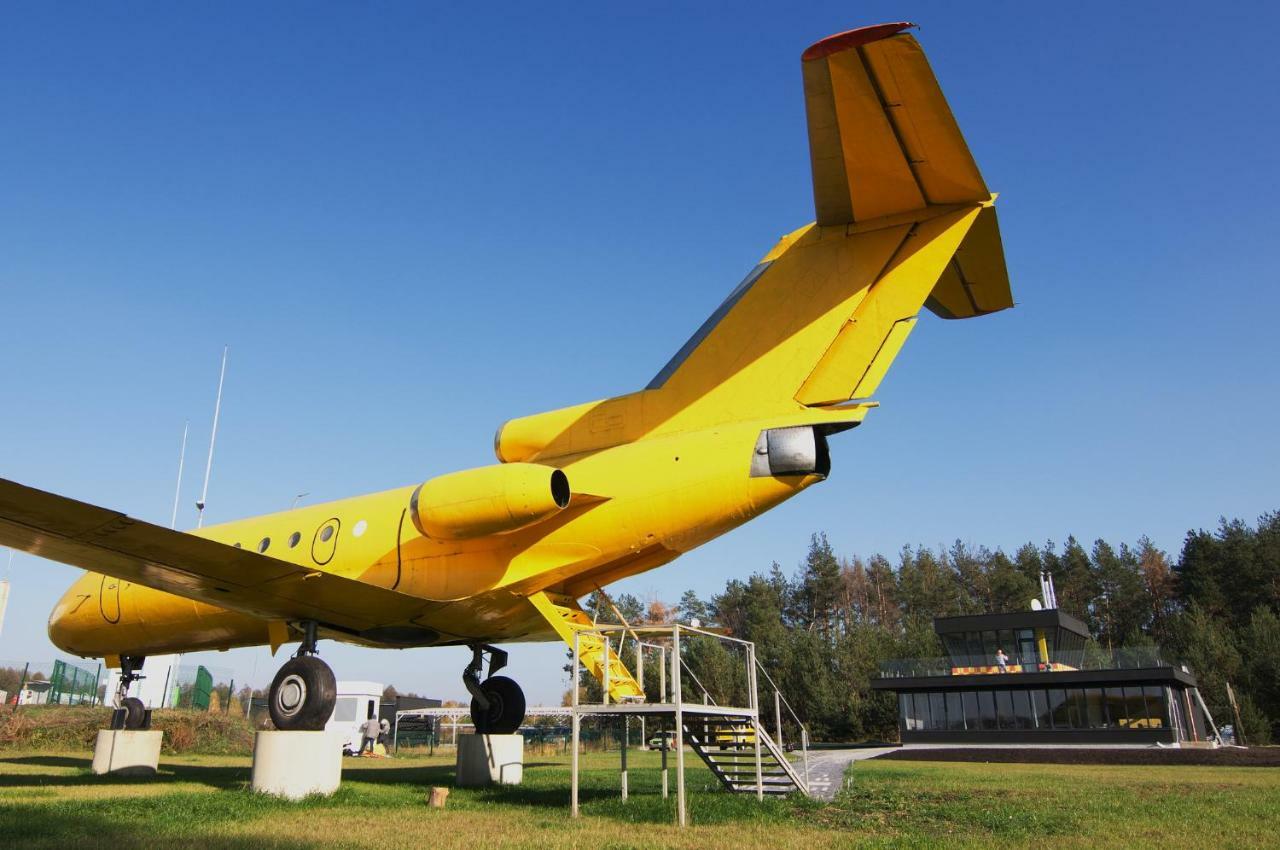 Yellow Plane Yurov Kültér fotó